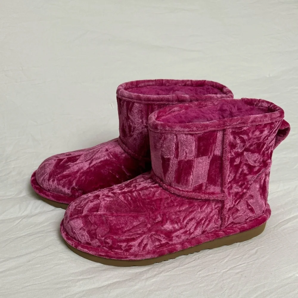 UGG Classic Mini II Velvet Boot Raspberry Sorbet Wool Lining Size 6 Classic